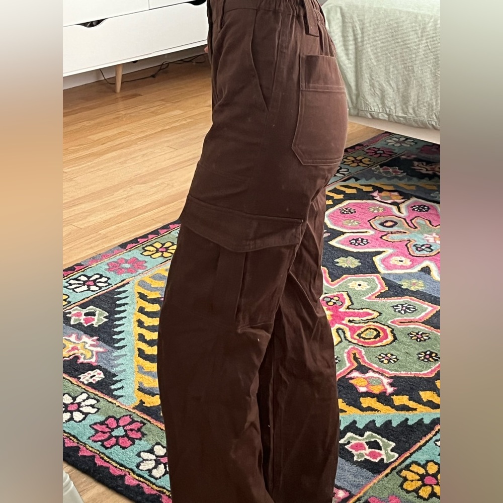 Brown High-Waisted Cargo Pants. Women’s XS - Picture 2 of 3